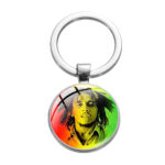 Porte-clé Bob Marley avec un fond vert, jaune et rouge.