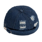 Casquette en Jean Style Bonnet avec des Trous sur fond blanc