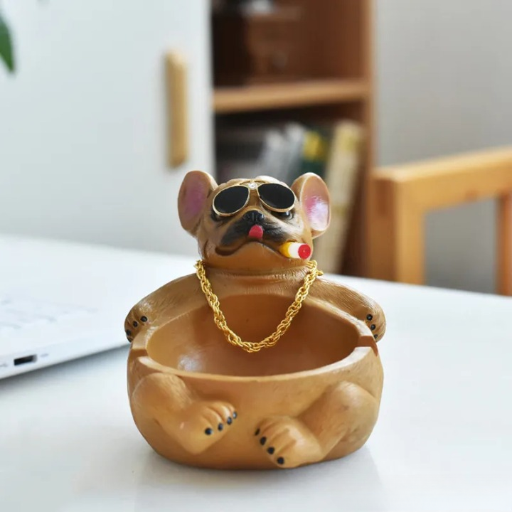 Cendrier Original en Forme de Chien avec des Lunettes et une Cigarette