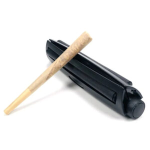 Rouleuse à Cigarette Étanche à l'Humidité en Plastique sur fond blanc