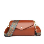 Sac Ethnique Style Rétro en Simili Cuir avec Bandoulière sur fond blanc