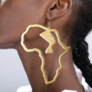 Boucles d'Oreille Africaine Élégantes au Style Égyptien portées par une femme noire