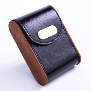 Boîte à Tabac Vintage en Simili Cuir sur fond gris