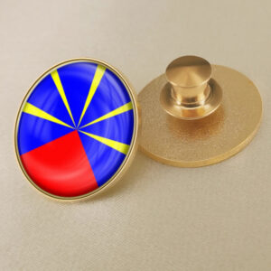 Pins Drapeau de la Réunion en Métal sur fond beige